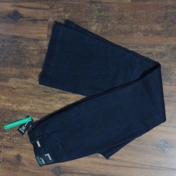 INC Flare Leg - Picture 2 of 4